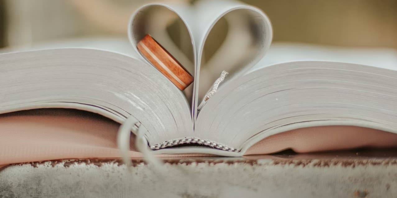 Zoe Dubno Debuts with “Happiness and Love,” Challenges Literary Norms with Debut Novel