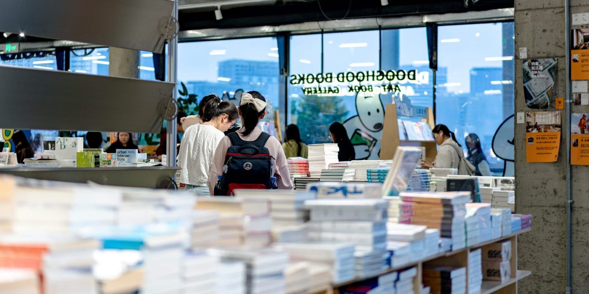 Industry Monitors Surge of November 2025 Book Releases Amid Supply-Chain Stability