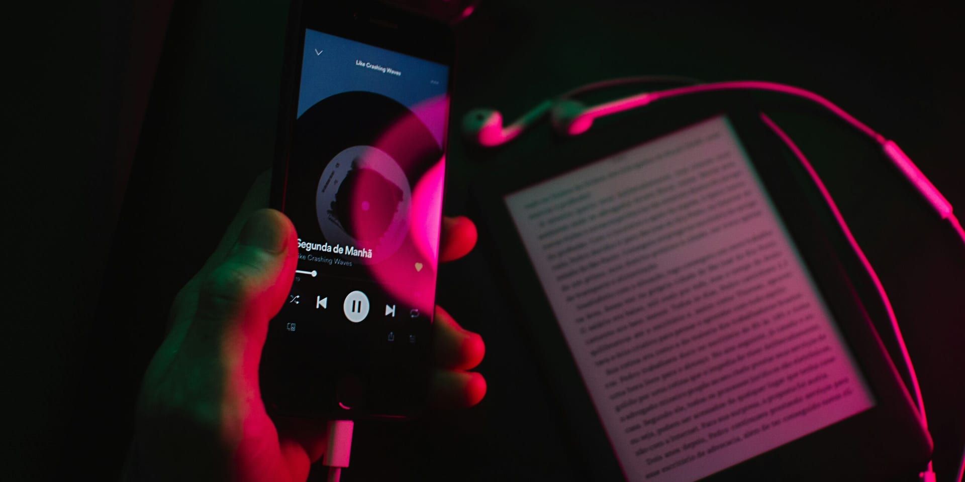 Interactive Audiobooks and E-Books Spark Debate Among U.S. Publishers