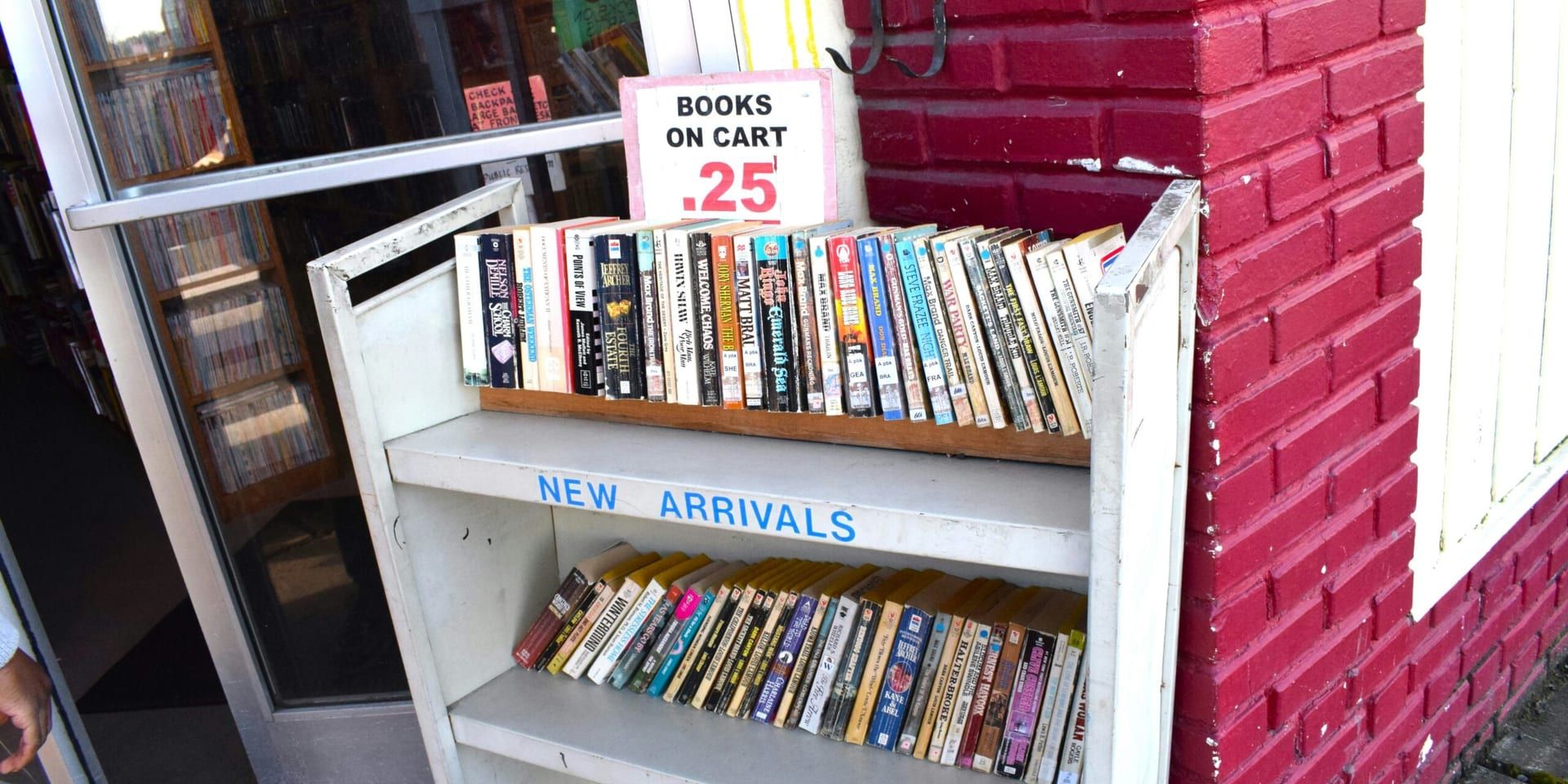 Year-End Best-Sellers Reveal America’s Wide-Ranging Reading Habits