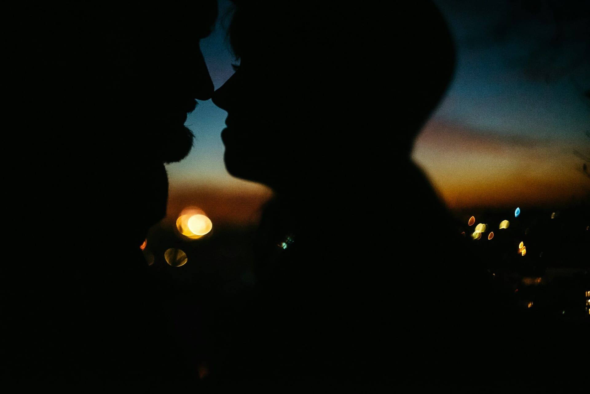 Unraveling Love and Secrets: A Review of Things We Never Got Over by Lucy Score