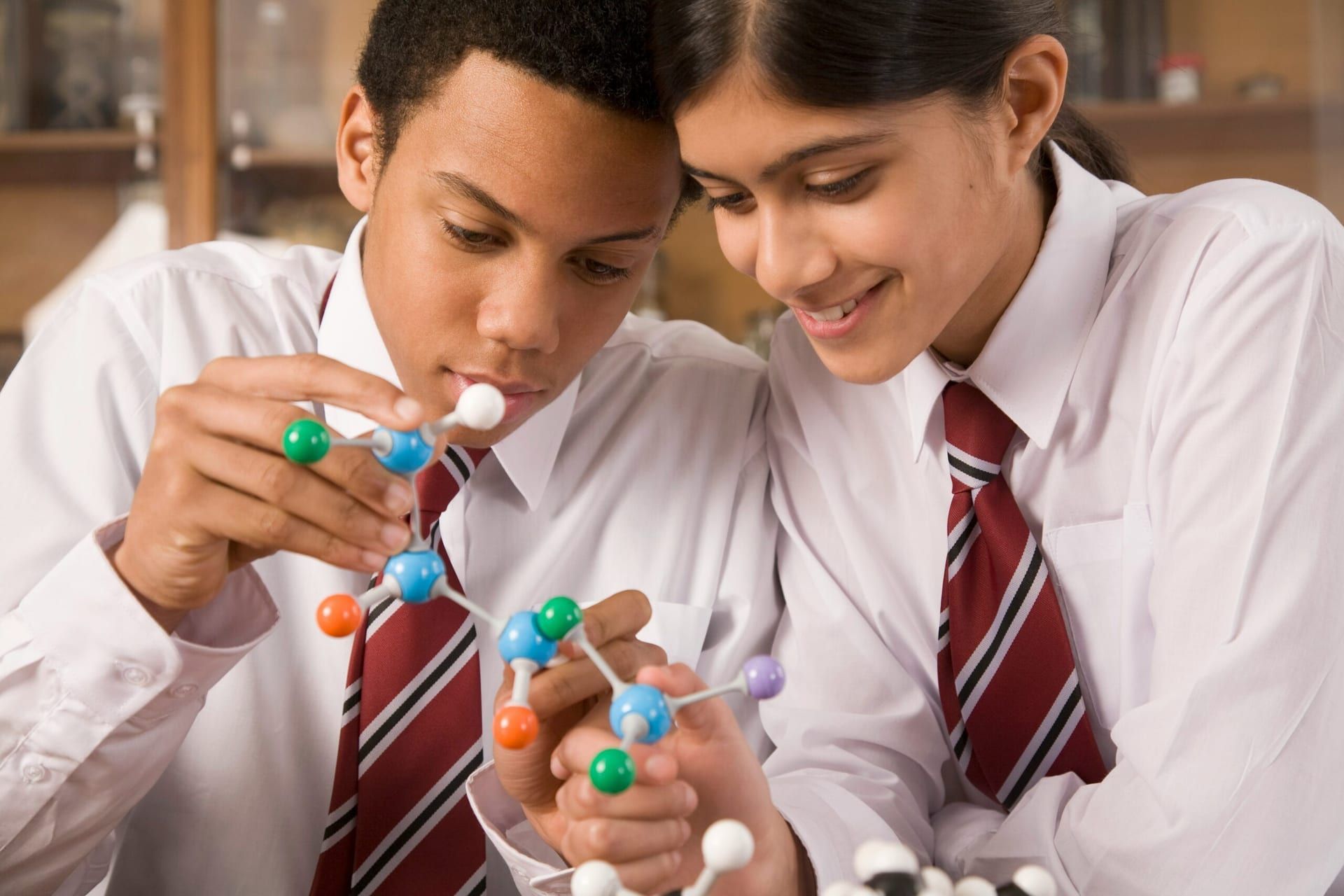 Lessons in Chemistry by Bonnie Garmus – A Bold and Witty Tale of Breaking Boundaries