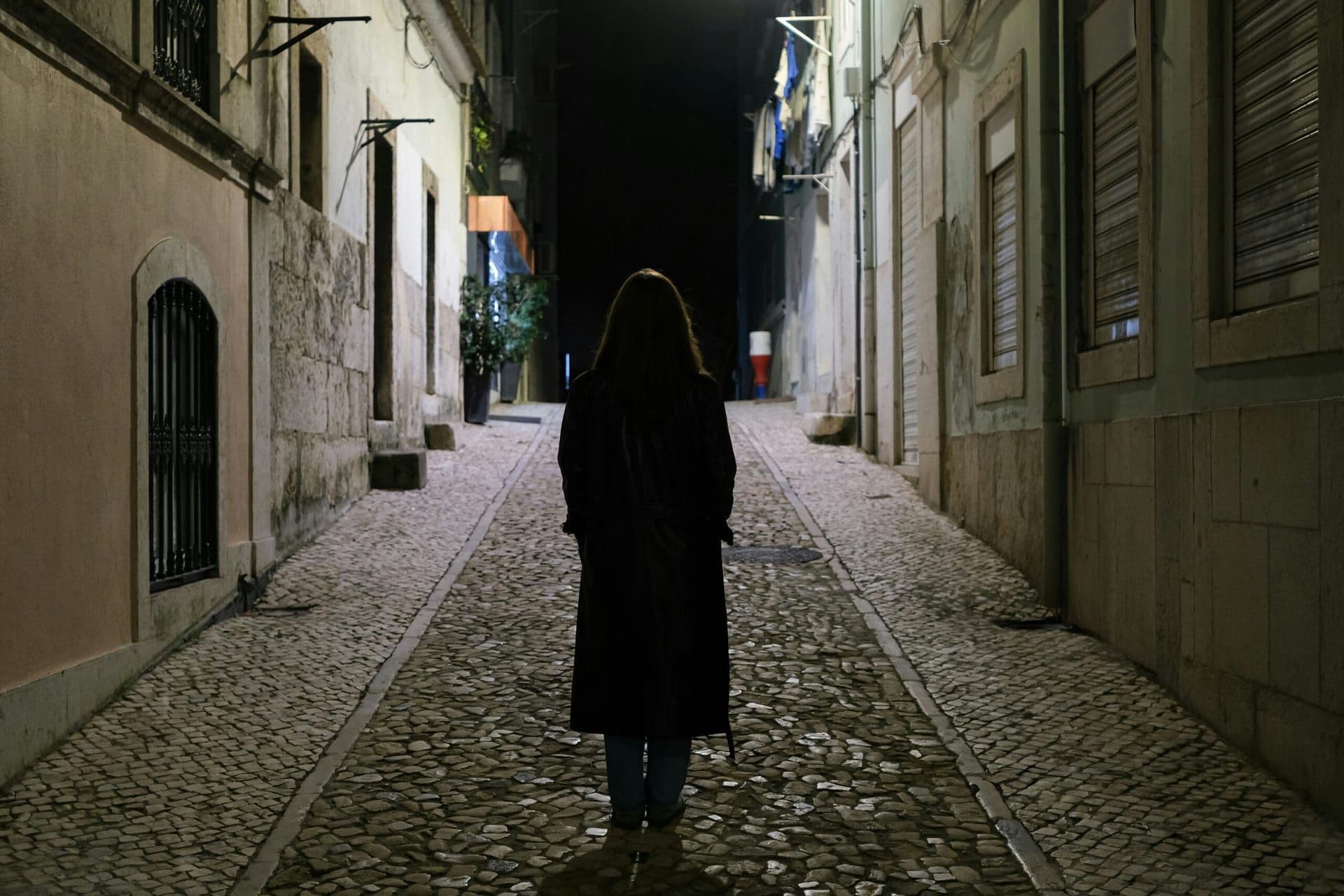 Echoes of Mystery: A Review of Whispers in the Night by Elena Richardson